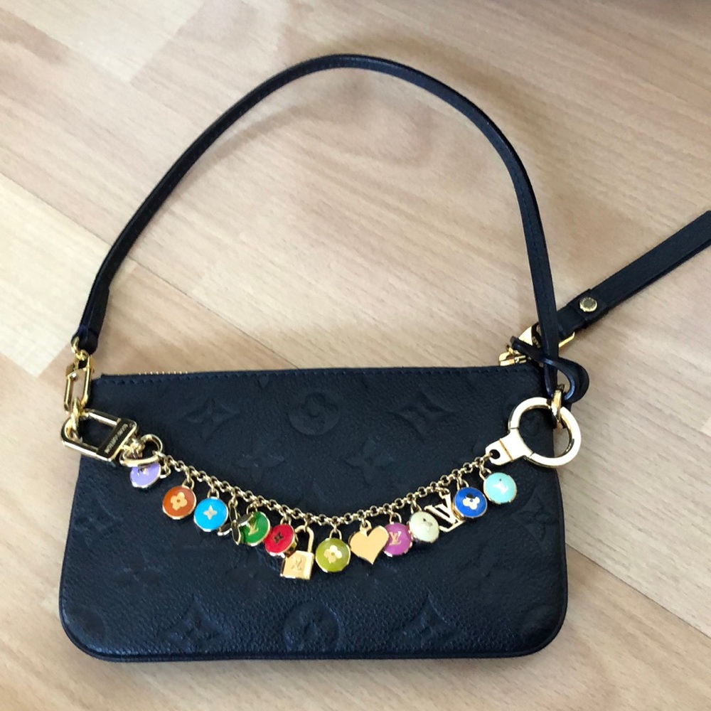 LIKE NEW 🌺🌺 DISCONTINUED 🌺🌺 Louis Vuitton CITADINE Pochette with bag charm